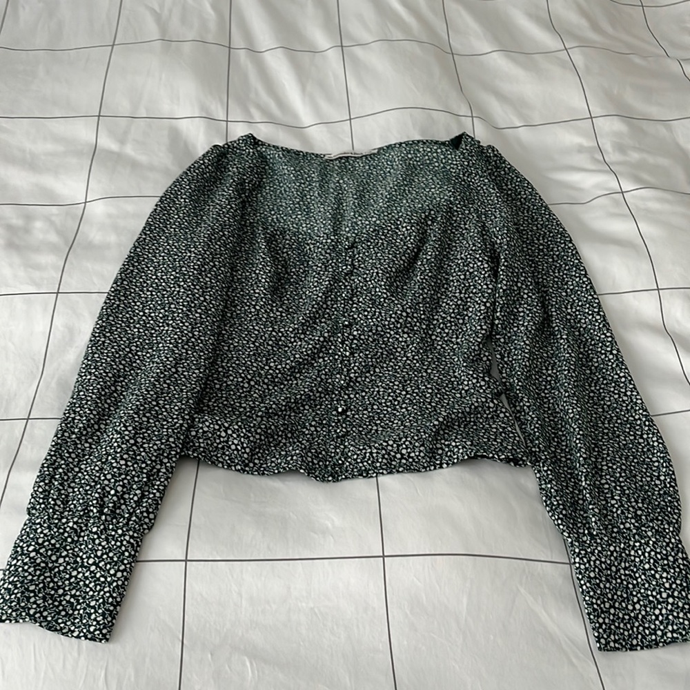 Perfect green floral top from A&F. Goes great with high waisted jeans